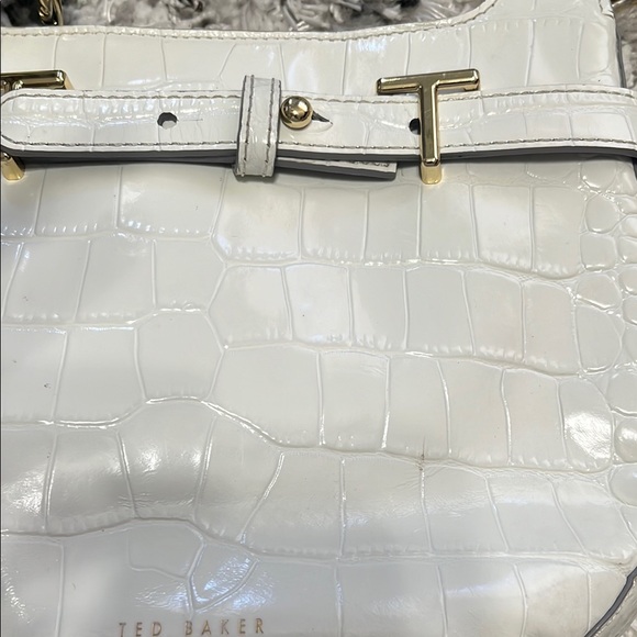 Ted Baker White Textured Shoulder Bag with Gold Clasp - Picture 3 of 13